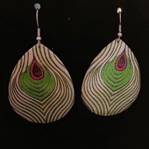 Teardrop peacock feather print earrings